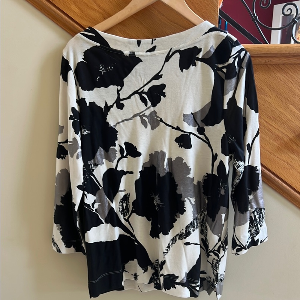 Chico’s Floral Black and White Women's Top Size 3 New With Tag - Picture 7 of 9